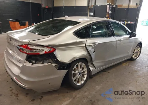 2019 Ford Fusion Hybrid Se z USA, uszkodzony, nr VIN 3FA6P0LUXKR111037